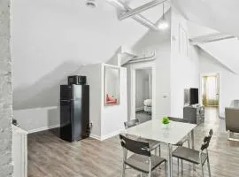 Cozy 2-Bed Urban Retreat in Downtown Detroit Private