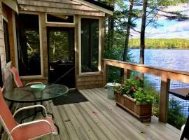 Lakefront Cottage by Country House Escapes