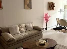 Ideal 50 m2 terrace, free parking