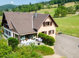 Maison de charme Haslach 300m2 Grand séjour 15 personnes - Belles vues !，位于蒙斯特的酒店
