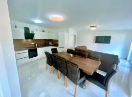 4 Bedroom Private House On The Hill
