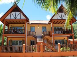 绿蓝海滩公寓，位于马埃岛贝拉扎尔区的酒店