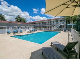 Cozy Biloxi Condo by Next Step Property Management，位于比洛克西的酒店