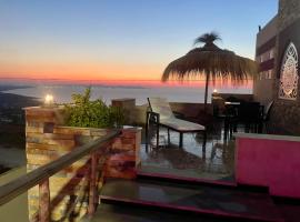 Master Suite in Bellavista Andalucia with Pool and Beach，位于Al Matlīn的酒店
