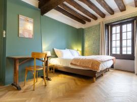 Charmant cottage rénové et climatisé, centre historique de Moret-sur-Loing，位于莫雷卢安河的酒店