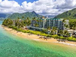 Beachfront Penthouse with 3 Lanais on Oahu!