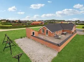 Nice Home In Vinderup With Sauna