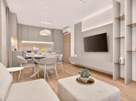 Luxury Ap Bella - Parking & Pool in Azur Panorama，位于圣君士坦丁和海伦那的酒店