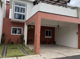 Private house, excellent location，位于Villa Canales的酒店