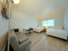 New Renovated Rooms by the Beach