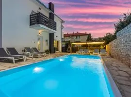 4 Bedroom Amazing Home In Baska
