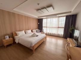 D' Heights Monterrace Lake Condo，位于Mabalacat的酒店
