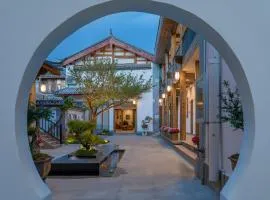 Floral Qinyuan Light Luxury Inn Lijiang Ancient Town Flagship Store
