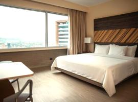 V Grand Hotel, a member of Radisson Individuals，位于麦德林奥拉亚·埃雷拉机场 - EOH附近的酒店
