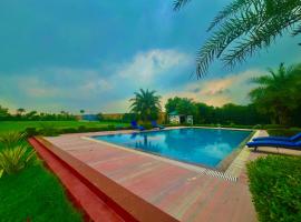 The Four Season Resort, Vrindavan - A Hidden Gem Nested in Nature's Lap，位于范兰德凡的酒店
