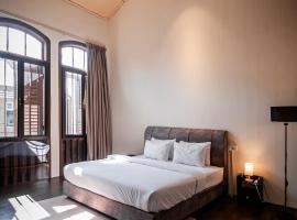 Melayu Villa by Aayu - 8 mins walk to Armenian St，位于乔治市的酒店