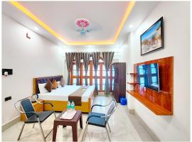 Hotel "Mateshwari Palace" Near Ramjanam Bhoomi - Temple - Fully Air Conditioned Hotel With Free Parking Free Wifi & Excellent Room Service - Best Hotel In Ayodhya，位于Ayodhya的酒店