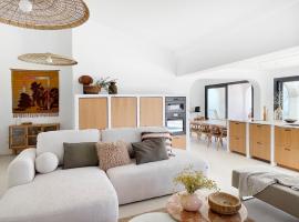 NEW villa - luxury, views, hot tub, pool, 8 plus sofabed，位于孔佩塔的酒店