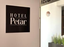 Hotel Petar，位于Kotor-Varoš的酒店