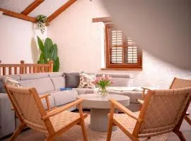 Villa Marea - Old Town Retreat