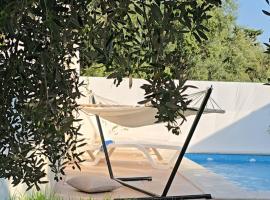 Maya House - Villa Cap Zbib，位于Banī &lsquo;Aţāʼ的别墅