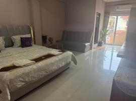 Hug me guesthouse，位于芭堤雅市中心的酒店
