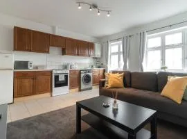 Spacious,2BR,2BA,High Street,Parking,WiFi