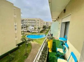 Bel appartement vue piscine