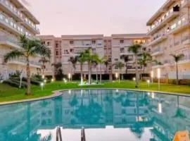 Bel appartement vue piscine