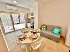 Mono Limone dx con corte, posto auto ed aria condizionata a due passi dal mare