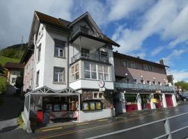 Garni Sternen，位于Obstalden的带停车场的酒店