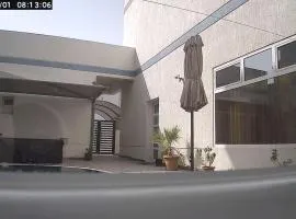 للسيدات فقط