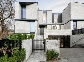 Casa Urbanista Luxury Architectural Home in Kew