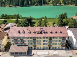 HOTEL AURONZO - outdoor basecamp，位于奥伦佐卡多利的酒店