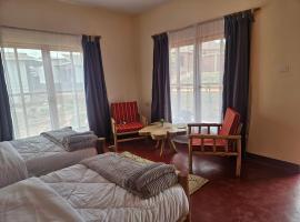 African Royal Villa and Campsite，位于卡拉图的酒店