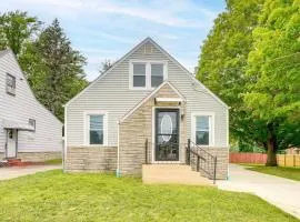 3 Mi to Dtwn Youngstown and YSU Family Home with Yard