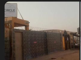 The Circle, Ayobo - Lodging & Bar，位于Ayobo的酒店