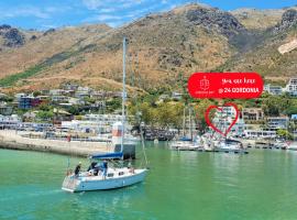24 Gordonia, Sleeps 7, Beach Front condo - Load-shedding friendly with Solar Power and battery backup