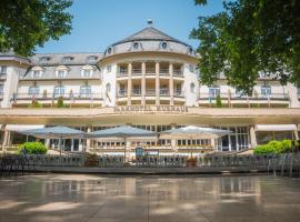 Parkhotel Kurhaus，位于巴特克罗伊茨纳赫的酒店