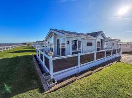 Luxury Lodge With Stunning Sea Views At Hopton Haven Park Ref 80055S，位于大雅茅斯的酒店