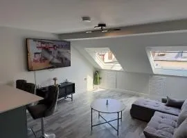 Lavish Filey Town Centre Apartment SKY 70inch TV Sleeps Up to 4 GREAT LOCATION