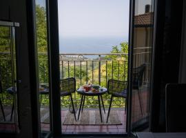 Villa Dino, casa con vista panoramica a 8 minuti dal centro di Diamante，位于迪亚曼特的酒店
