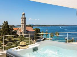 Exclusive Hvar Villa 6 Bedrooms Villa Serenity By The Sea Great Sea Views，位于赫瓦尔的酒店