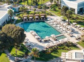 Merit Royal Gardens Hotel & Casino，位于特里科莫的酒店