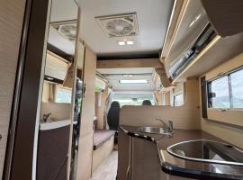 Fiat Mc Louis Camper Van RV，位于雷克雅未克的酒店