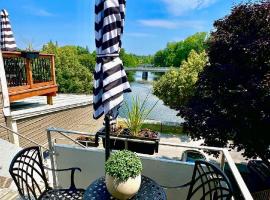 European Style Open Concept Oasis on the Tay River Basin，位于珀斯的酒店