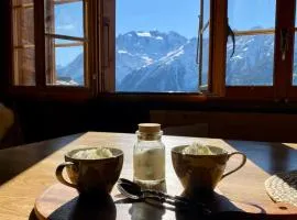 Heimelige Wohnung in einem Walliser Haus