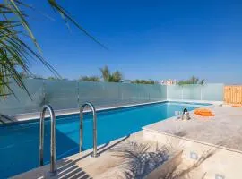 Salmar Court Holiday Apartments with Pool by Buena Vista