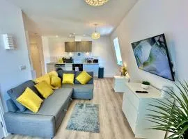Modern Flat Minutes Walk From Restaurants - Bars - Clubs - Beach