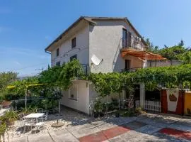 4 Bedroom Awesome Apartment In Sveti Juraj